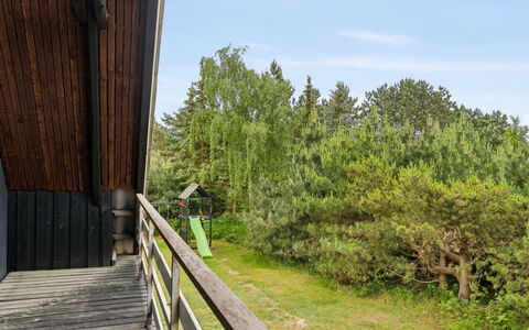 Wiger - 150M from the Sea: Tetto, Casa, Casa, Villetta, Porta, Raccordo, Deck, Portico, Plank, Latifoglie