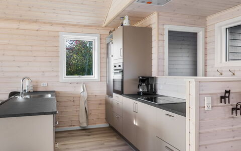 Mato - 100M from the Sea: Legna, Cucina, Casa, Controsoffitto, Apparecchio Major, Lavello, Cabinetry, Color Legno, Porta, Latifoglie