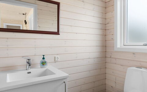 Mato - 100M from the Sea: Pavimentazione, Legna, Pavimento, Interior Design, Casa, Plank, Bagno, Camera, Idraulico Fixture, Pavimento In Legno