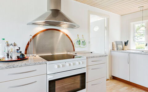 Ajo - 2Km from the Sea: Pavimentazione, Elettrodomestico Da Cucina, Apparecchio Major, Elettrodomestico, Cucina, Interior Design, Pavimento, Illuminazione, Soffitto, Pavimento In Legno