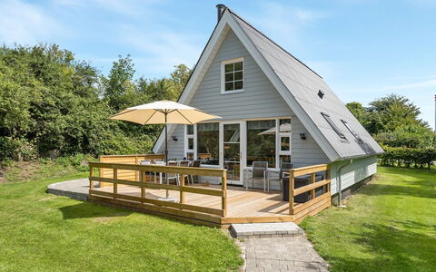 Thormund - 350M from the Sea: Tetto, Casa, Casa, Villetta, Raccordo, Estate, Driveway, Edifici Giardino, Cortile, Capannone