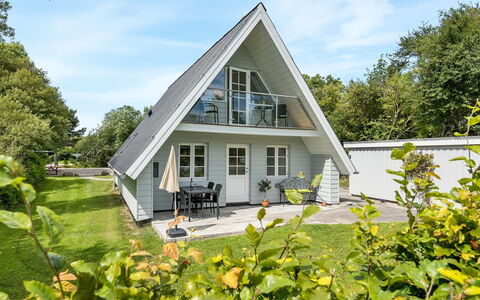 Thormund - 350M from the Sea: Tetto, Casa, Casa, Villetta, Raccordo, Estate, Driveway, Edifici Giardino, Cortile, Capannone