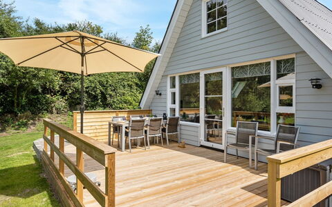 Thormund - 350M from the Sea: Tetto, Casa, Casa, Villetta, Raccordo, Estate, Driveway, Edifici Giardino, Cortile, Capannone