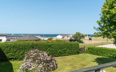 Ambrosius - 75M from the Sea: Comunita 'Impianto, Luce Del Sole, Pianta Erbacea, Giardino, Piantagione, Agricoltura, Azienda Agricola