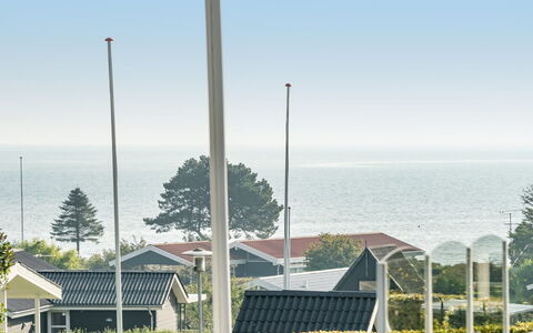 Florencia - 200M from the Sea: Tetto, Casa, Lotto, Casa, Villetta, Estate, Edifici Giardino, Shade, Log Cabin, Landscaping