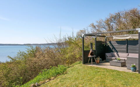 Ose - 50M from the Sea: Comunita 'Impianto, Luce Del Sole, Pianta Erbacea, Giardino, Piantagione, Agricoltura, Azienda Agricola