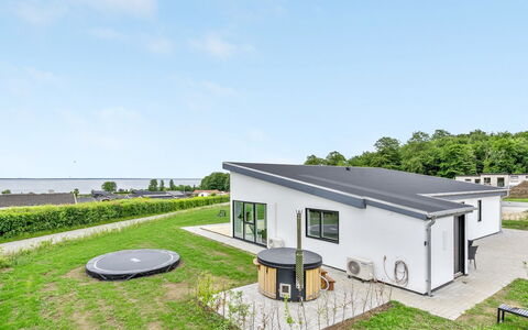 Constantin - 500M from the Sea: Comunita 'Impianto, Luce Del Sole, Pianta Erbacea, Giardino, Piantagione, Agricoltura, Azienda Agricola