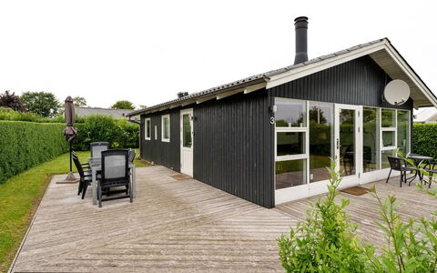 Blesse - 250M from the Sea: Tetto, Casa, Casa, Villetta, Porta, Raccordo, Deck, Portico, Plank, Latifoglie