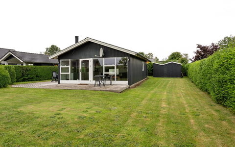 Blesse - 250M from the Sea: Tetto, Casa, Casa, Villetta, Porta, Raccordo, Deck, Portico, Plank, Latifoglie