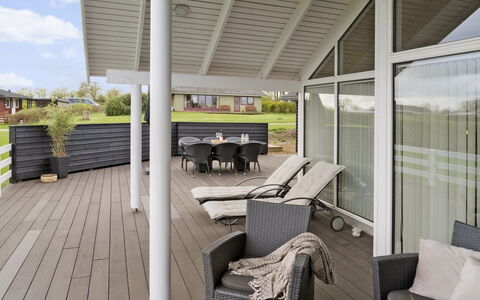 Hansa - 900M from the Sea: Tetto, Casa, Casa, Villetta, Raccordo, Estate, Driveway, Edifici Giardino, Cortile, Capannone