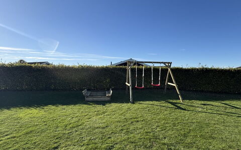 Arnod - 400M from the Sea: Legna, Giardino, Backyard, Lotto, Casa, Tetto, Shade, Deck, Latifoglie, Cortile