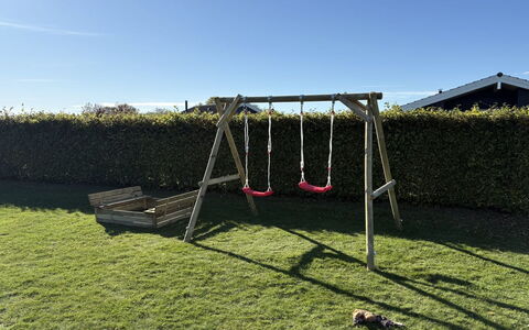 Arnod - 400M from the Sea: Legna, Giardino, Backyard, Lotto, Casa, Tetto, Shade, Deck, Latifoglie, Cortile