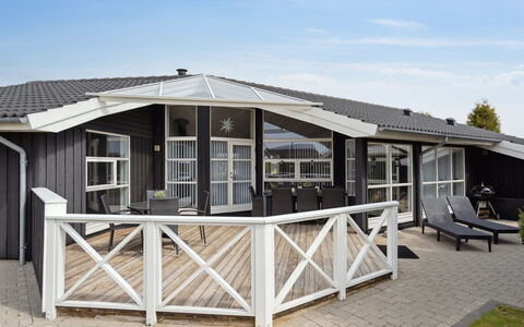 Arnod - 400M from the Sea: Casa, Tetto, Casa, Villetta, Arbusto, Groundcover, Estate, Agriturismo, Raccordo, Edifici Giardino