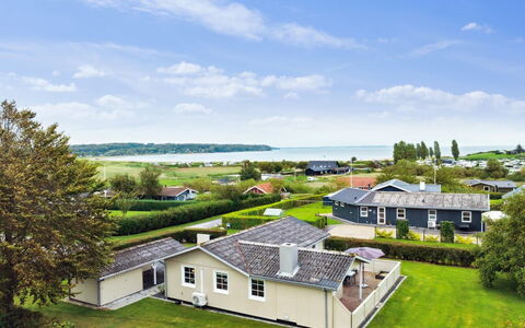 Haralda - 300M from the Sea: Blu, Arbusto, Villetta, Groundcover, Giardino, Estate, Shade, Landscaping, Agriturismo, Eco Hotel