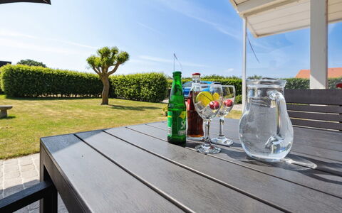 Inge - 300M from the Sea: Blu, Arbusto, Villetta, Groundcover, Giardino, Estate, Shade, Landscaping, Agriturismo, Eco Hotel