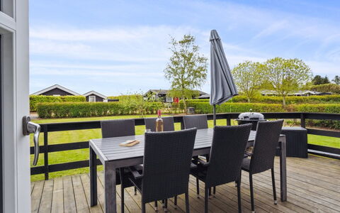 Elvina - 200M from the Sea: Blu, Arbusto, Villetta, Groundcover, Giardino, Estate, Shade, Landscaping, Agriturismo, Eco Hotel