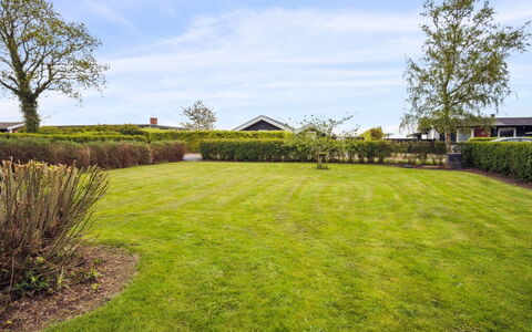 Elvina - 200M from the Sea: Blu, Arbusto, Villetta, Groundcover, Giardino, Estate, Shade, Landscaping, Agriturismo, Eco Hotel