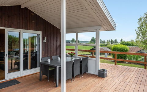 Ellyn - 500M from the Sea: Blu, Arbusto, Villetta, Groundcover, Giardino, Estate, Shade, Landscaping, Agriturismo, Eco Hotel
