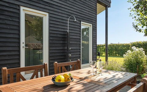 Myrte - 500M from the Sea: Tetto, Casa, Casa, Villetta, Porta, Raccordo, Deck, Portico, Plank, Latifoglie