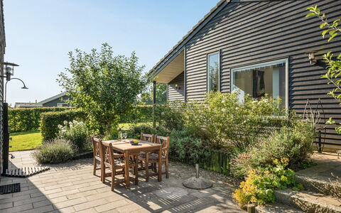 Myrte - 500M from the Sea: Tetto, Casa, Casa, Villetta, Porta, Raccordo, Deck, Portico, Plank, Latifoglie