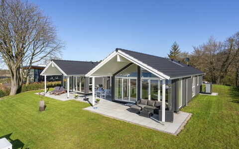Lander - 20M from the Sea: Tetto, Casa, Casa, Villetta, Raccordo, Estate, Driveway, Edifici Giardino, Cortile, Capannone