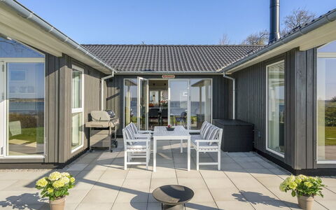 Lander - 20M from the Sea: Tetto, Casa, Casa, Villetta, Raccordo, Estate, Driveway, Edifici Giardino, Cortile, Capannone