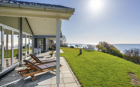 Lander - 20M from the Sea: Tetto, Casa, Casa, Villetta, Raccordo, Estate, Driveway, Edifici Giardino, Cortile, Capannone