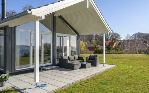 Lander - 20M from the Sea: Tetto, Casa, Casa, Villetta, Raccordo, Estate, Driveway, Edifici Giardino, Cortile, Capannone