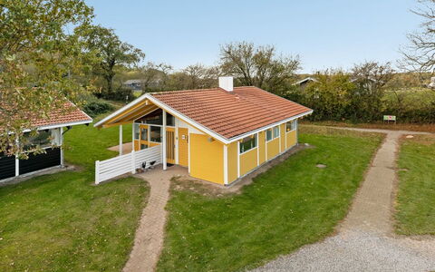 Boris - 500M from the Sea: Zona Residenziale, Tetto, Sobborgo, Driveway, Estate, Camino