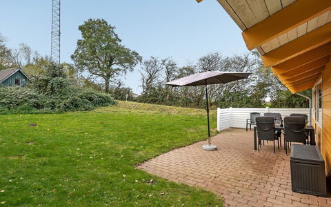 Boris - 500M from the Sea: Zona Residenziale, Tetto, Sobborgo, Driveway, Estate, Camino