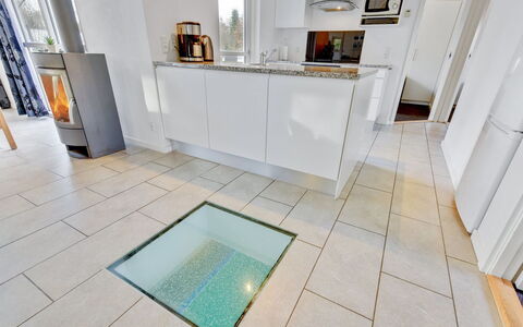 Cara - 200M from the Sea: Tetto, Casa, Casa, Villetta, Raccordo, Estate, Driveway, Edifici Giardino, Cortile, Capannone