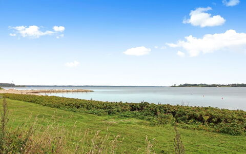 Cara - 200M from the Sea: Tetto, Casa, Casa, Villetta, Raccordo, Estate, Driveway, Edifici Giardino, Cortile, Capannone