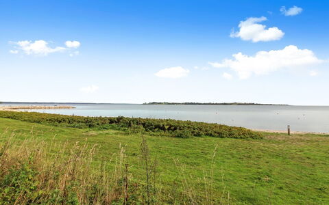 Cara - 200M from the Sea: Tetto, Casa, Casa, Villetta, Raccordo, Estate, Driveway, Edifici Giardino, Cortile, Capannone