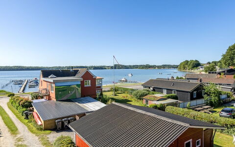 Star - 100M from the Sea: Appartamento, Shade, Balcone, Sedia, Recinzione, Mobili Da Esterno, Alluminio, Erba Sintetica