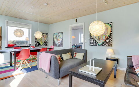 Ewelina - 15Km from the Sea: Mobilia, Interior Design, Pavimentazione, Pavimento, Soffitto, Legna, Lampada, Divano, Soggiorno, Camera