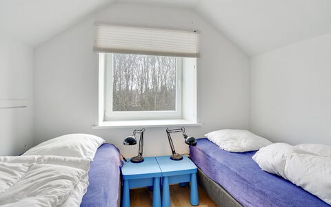 Ewelina - 15Km from the Sea: Legna, Camera Da Letto, Letto, Interior Design, Pavimento, Casa, Bedding, Soffitto, Lenzuolo, Camera
