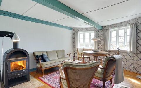 Arik - 700M from the Sea: Tetto, Casa, Casa, Villetta, Porta, Raccordo, Deck, Portico, Plank, Latifoglie