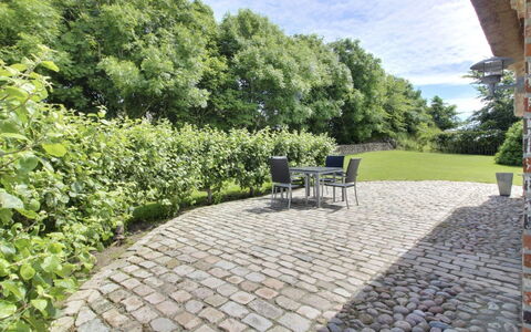 Ingulf - 18Km from the Sea: Blu, Arbusto, Villetta, Groundcover, Giardino, Estate, Shade, Landscaping, Agriturismo, Eco Hotel