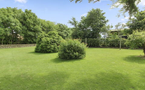 Ingulf - 18Km from the Sea: Blu, Arbusto, Villetta, Groundcover, Giardino, Estate, Shade, Landscaping, Agriturismo, Eco Hotel