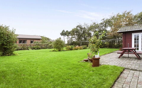 Harrieth - 16Km from the Sea: Blu, Arbusto, Villetta, Groundcover, Giardino, Estate, Shade, Landscaping, Agriturismo, Eco Hotel