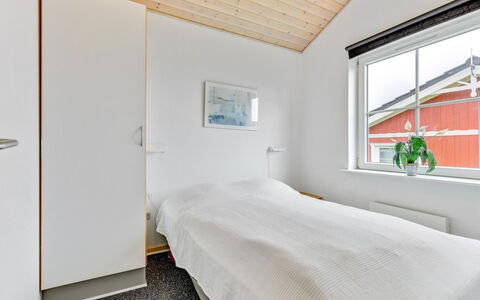 Karina - 150M to the Fjord: Casa, Soffitto, Illuminazione Diurna, Latifoglie, Camera Da Letto, Color Legno, Plank, Raccordo, Letto, Neve