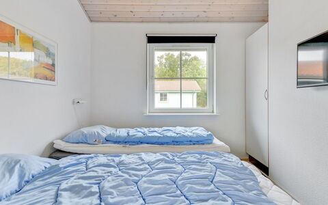 Karina - 150M to the Fjord: Casa, Camera Da Letto, Bedding, Letto, Lenzuolo, Illuminazione Diurna, Inverno, Congelamento, Telaio Del Letto