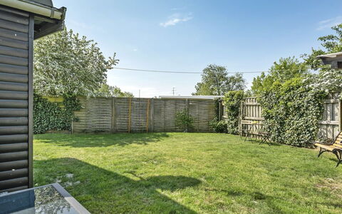 Tyyni - 75M from the Sea: Tetto, Casa, Casa, Villetta, Raccordo, Estate, Driveway, Edifici Giardino, Cortile, Capannone