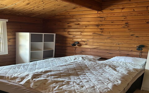 Ernestine - 500M to the Fjord: Legna, Camera Da Letto, Pavimentazione, Pavimento, Interior Design, Letto, Lenzuolo, Mobilia, Soffitto, Bedding