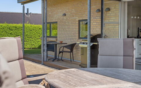 Hans - 700M from the Sea: Tetto, Casa, Casa, Villetta, Raccordo, Estate, Driveway, Edifici Giardino, Cortile, Capannone