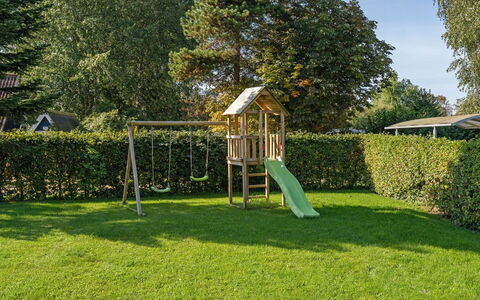 Hellena - 90M from the Sea: Architettura, Tetto, Casa, Materiale Composito, Illuminazione Diurna, Raccordo, Driveway