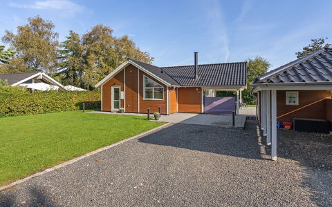 Hellena - 90M from the Sea: Architettura, Tetto, Casa, Materiale Composito, Illuminazione Diurna, Raccordo, Driveway