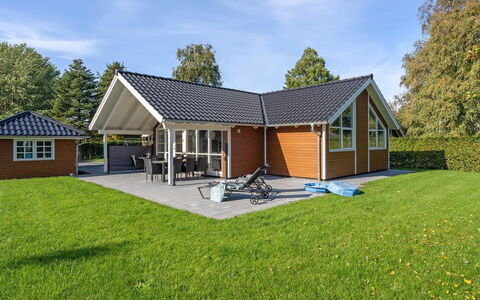 Hellena - 90M from the Sea: Architettura, Tetto, Casa, Materiale Composito, Illuminazione Diurna, Raccordo, Driveway