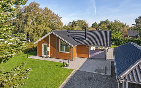 Hellena - 90M from the Sea: Architettura, Tetto, Casa, Materiale Composito, Illuminazione Diurna, Raccordo, Driveway