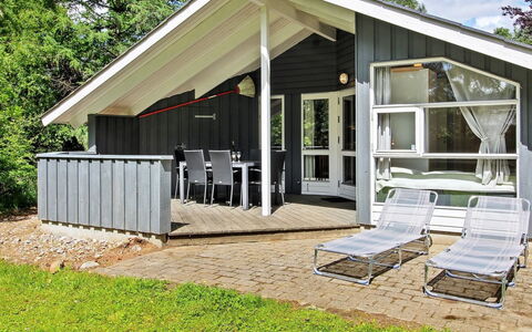 Frederikke - 28Km from the Sea: Latifoglie, Portico, Shade, Villetta, Plank, Deck, Estate, Ricorrere, Sedia, Struttura Esterna
